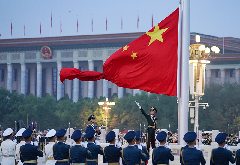 天安門(mén)拂曉奇遇:一場(chǎng)關(guān)于中國(guó)人民解放軍儀仗隊(duì)升國(guó)旗的儀式的深度對(duì)話