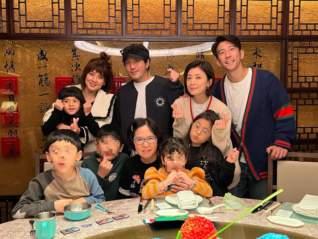 穿越光影：一場關(guān)于演員賈靜雯個人資料的咖啡館對話