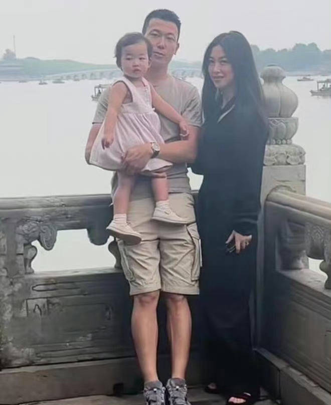 咖啡館奇遇:深度探究“朱珠爺爺和外公誰厲害一點”的多元視角