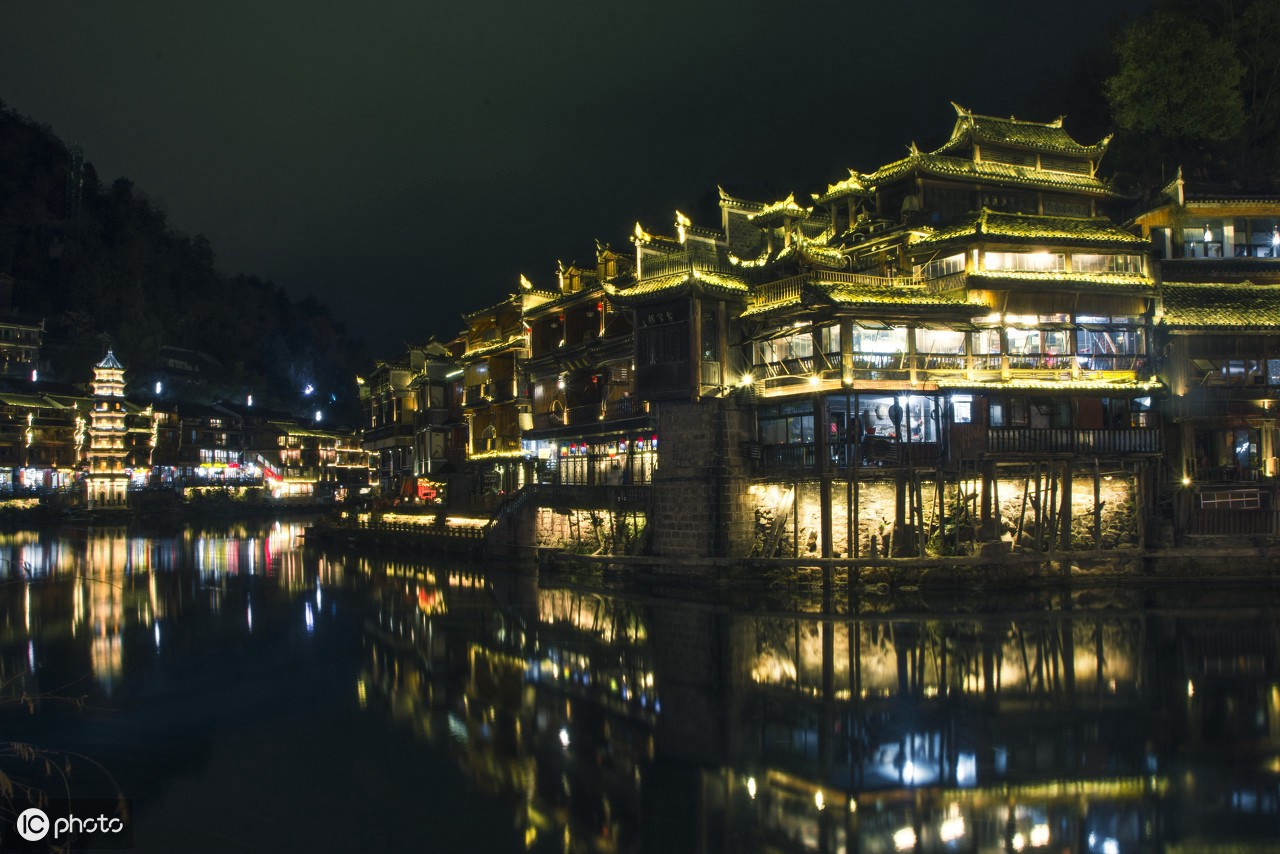 鳳凰古鎮(zhèn)的數(shù)字秘境：探尋7777788888管家婆老家鳳凰的跨時(shí)空對(duì)話