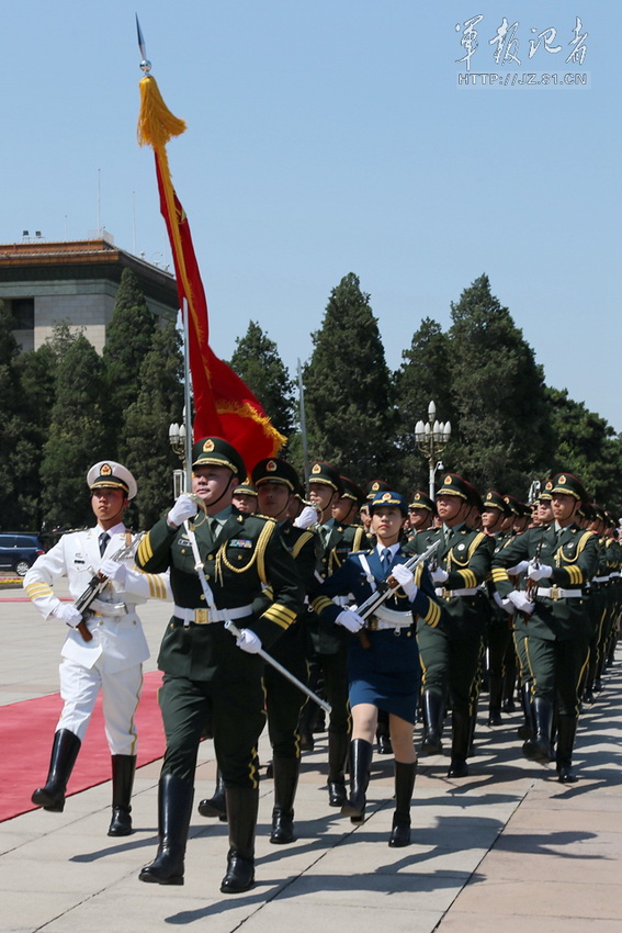中國(guó)人民解放軍儀仗隊(duì)女兵外國(guó)人看：多元場(chǎng)景勾勒與跨文化特寫(xiě)訪談