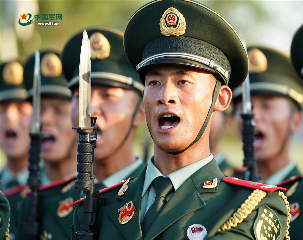 青蔥歲月里的軍旅夢想：武警警官學(xué)院招女生嗎？一場關(guān)于未來的對話