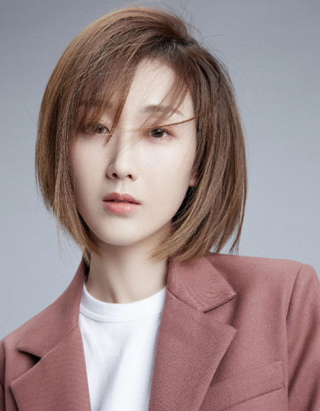 央視女主持人王嘉寧的簡歷:從求學(xué)到熒屏的精讀與深度解析