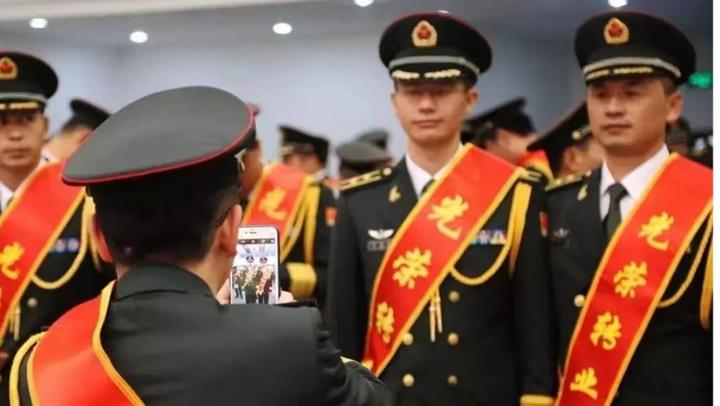 上海轉(zhuǎn)業(yè)干部公舉東:深度解析其職業(yè)轉(zhuǎn)型與社會貢獻