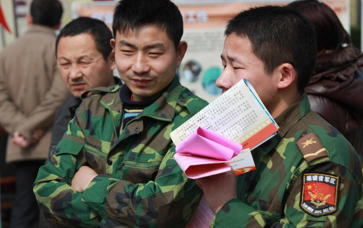 礪劍人生路：一場關(guān)于中國人民武裝警察部隊特種警察學院就業(yè)的深度對話