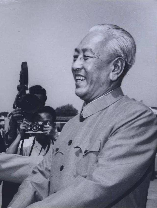 深度解析：1982年中國(guó)國(guó)防部長(zhǎng)是誰(shuí)？兼論其歷史貢獻(xiàn)與時(shí)代背景