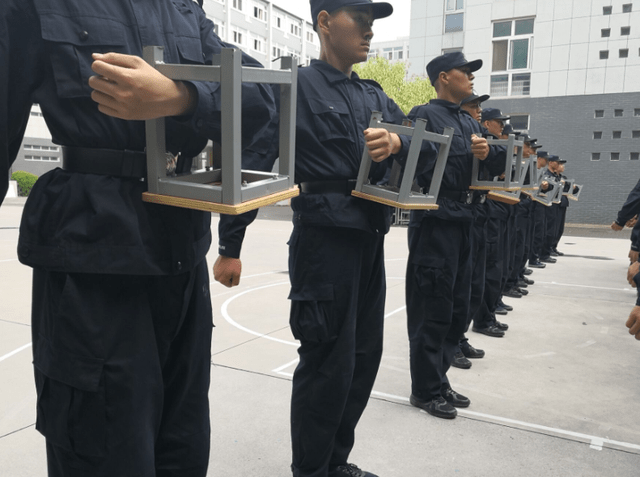 夏夜迷霧中的警校抉擇：一窺2022警校錄取分數(shù)線的軌跡