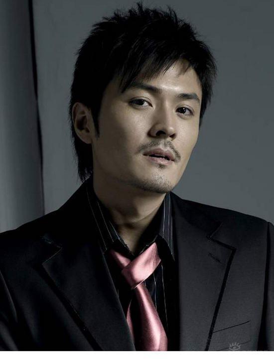 演員于小偉微博深度解析：從動態(tài)到互動，全面了解他的演藝與生活