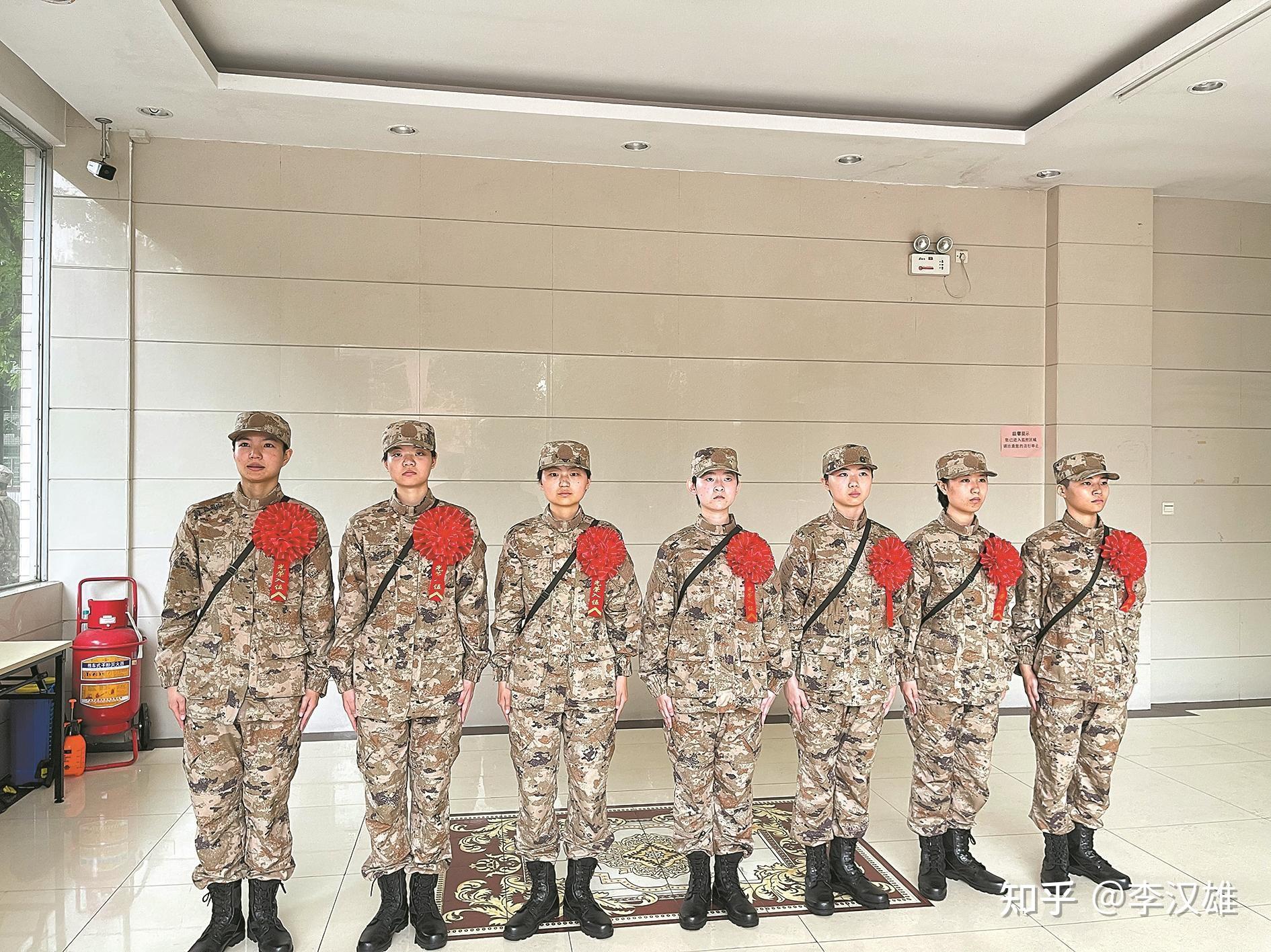 時(shí)光回廊里的鏗鏘玫瑰：中國人民解放軍三軍儀仗隊(duì)女兵的幕后故事