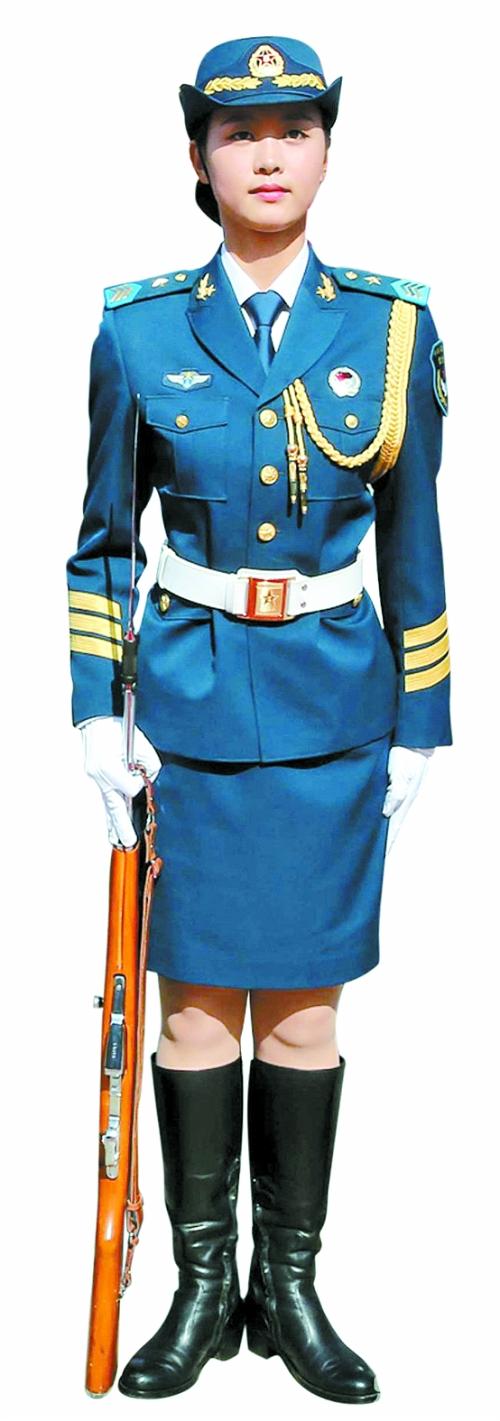 榮光之旅：一位紀(jì)錄片導(dǎo)演與中國(guó)人民解放軍儀仗隊(duì)女兵的深情對(duì)話(huà)