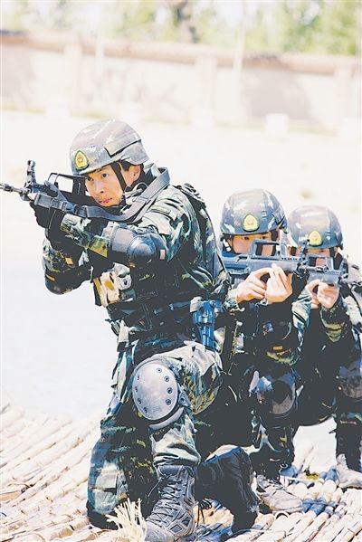 咖啡館奇遇：深度探尋中國人民武裝警察部隊(duì)特種警察學(xué)院的軍警身份迷思