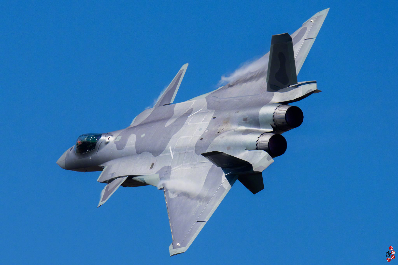 邊境迷霧中的回響:f16戰(zhàn)機宣傳片的情境化解析與多元對話