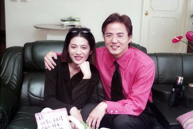 林瑞陽前妻曾哲貞照片深度解析：探尋昔日女神的歲月印記與人生軌跡