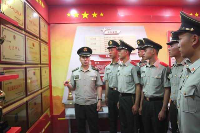 《微觀戰(zhàn)線：青年研究員解碼中國(guó)武警微博背后的數(shù)字力量》