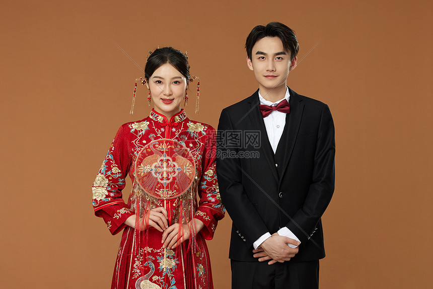 結婚照男女位置全攻略：傳統(tǒng)、現(xiàn)代與個性化站位深度解析