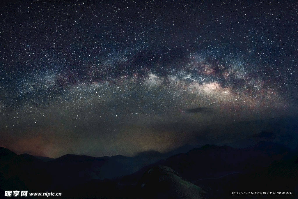 探秘星空迷彩服大全:場(chǎng)景聚合下的時(shí)尚與功能特寫